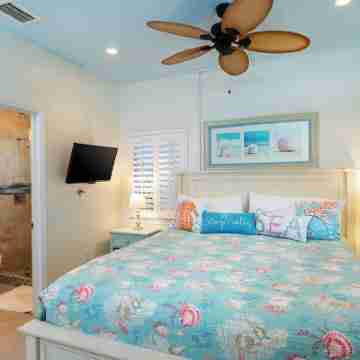 Tropical Waterfront Sombrero Beach House Private Pool, Hot Tub, Boat Dock, Pet Rooms