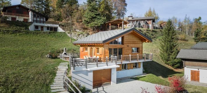 Chalet Amarhone - Luxury Chalet with Jacuzzi Hotels in Riddes