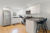 Sleeps 5, 3 Queen Beds, Centrally Located, Near Downtown KC & County Club Plaza