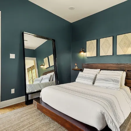 The Shotgun House from Fixer Upper; <2 Min Walk to Silos-Downtown; 900+ 5-Stars