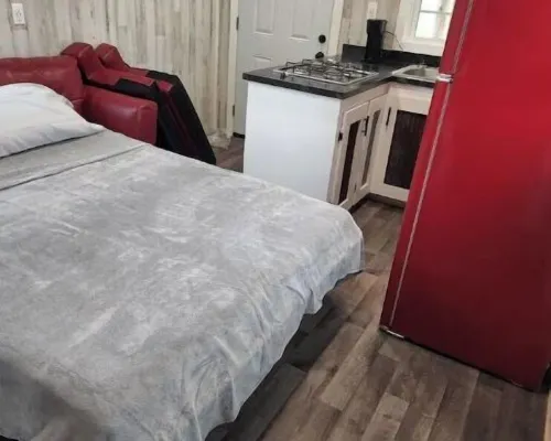 海倫小屋-全新現代迷你農舍度假屋！ 康普頓住宿飯店