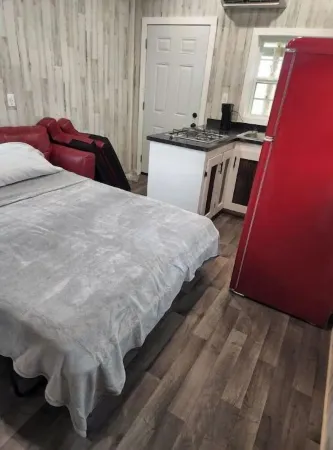 The Helen Hut-Brand New Modern Tiny Farmhouse!