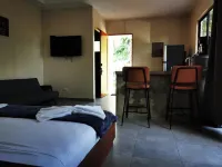 King Size Bed Cozy Studio Full Kitchen Near Beach - 203 Hotel di 