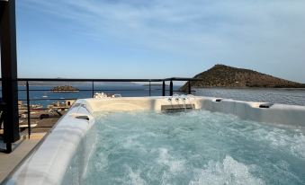 Noma Suites Tolo