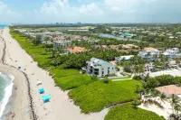 Steps to Juno Beach with Private Patio - Stylish Coastal Haven Hotels in Juno Beach