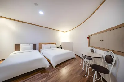 Gunsan L Hotel Hotels near Eunpa Lake Park(West Side)