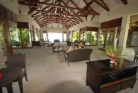 Eden Island Apartment, beach at 90 meters, garden, golfcar, Kayaks