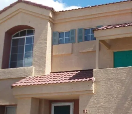 Lakeshore LUX - walk to the lake!