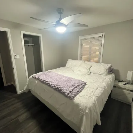 Newly Remodeled! 3Bed/2Bath house w/bonus adult bunk beds! Close to KSU stadium!