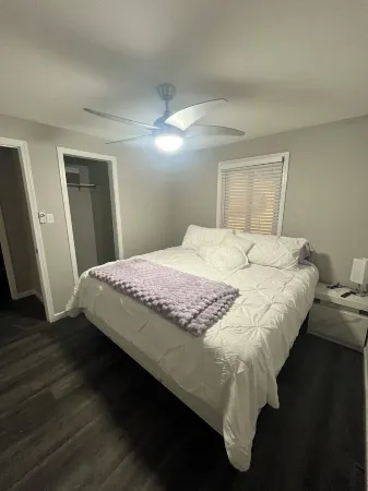 Newly Remodeled! 3Bed/2Bath house w/bonus adult bunk beds! Close to KSU stadium!