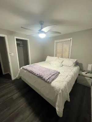 Newly Remodeled! 3Bed/2Bath house w/bonus adult bunk beds! Close to KSU stadium!