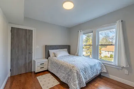 2-bedroom apartment in brilliant Montclair with AC, WiFi Отели рядом с достопримечательностью «Ван Влек Хаус & Гарденс»