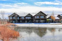 Furnished Patio with Mountain Views - Inviting Spacious Retreat