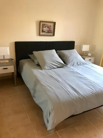 Villa with swimming pool in a quiet natural park Отели в г. Лорг