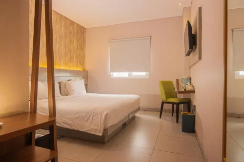 Lynn Hotel Serang Hotels in Serang