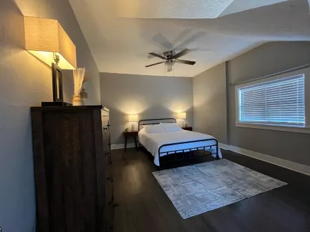 Allegheny Riverside One Bedroom Suite Отели рядом с достопримечательностью «Fox Chapel Golf Club»