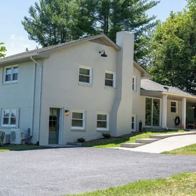 Spacious 4BR House near VT and Downtown w/ Gazebo Hotels near Walmart Supercenter