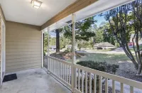 HOME WITH STUNNING VIEWING