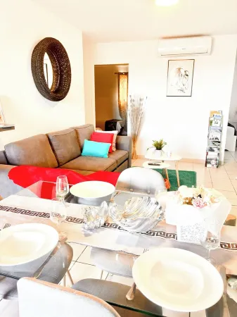 Big and Bright 3BD apt in the Center of Saint-Martin