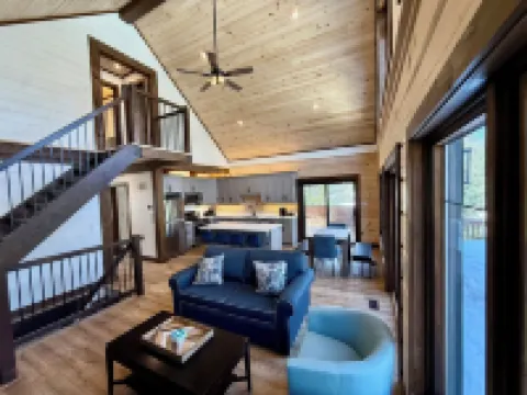 Luxury Muskoka River Log Cabin