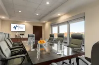 Holiday Inn Express & Suites LEXINGTON NW-THE VINEYARD by IHG - Parkplatz