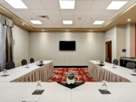 ハンプトン  イン バイ ヒルトン チリワック チリワックのホテル