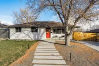 Luxury 6Br Arvada Oasis: Hot Tub & Fire Pit / 15 Mins to Denver/Red Rocks