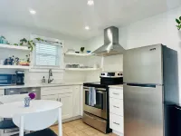 Shorebreak Cottage Hotels in North Kingstown