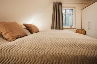 Lieblingshof House 1 Noble living, quiet location, garden, sauna, barbecue, terrace. Hotels in Born