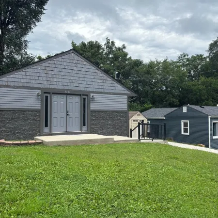 Charming 2-bedroom house on a quiet secluded street . With Wi-Fi