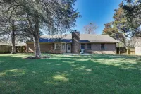 Lovely Decatur Home w/ Yard ~ 6 Mi to Town! - 3-Star