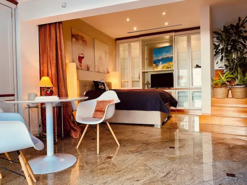 Q-Street-Studio: Charming Apartment in a Historic Timber-Framed House