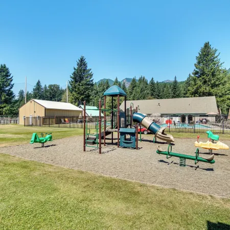 18 Mi to Mt Rainier! Scenic Cowlitz River Escape
