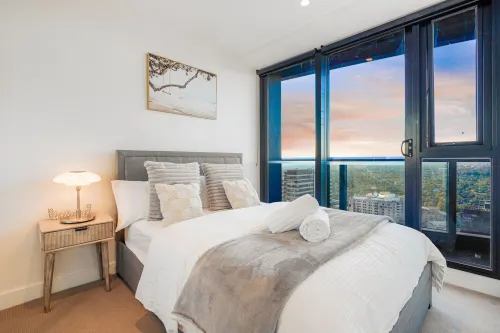 Highrise Skyline Spectacular View Luxury 2B2B1P