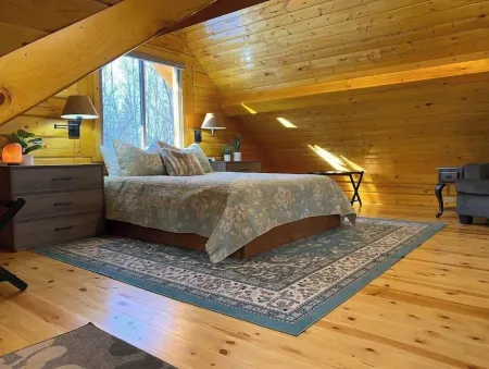 Beautiful Comfy Alaskan Log Home 1