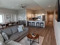 Charming 2-Bedroom Apartment in Downtown Manor Hotels in Manor