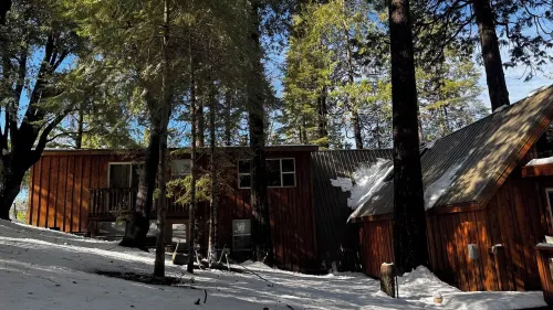 Charming cabin in pleasant Auberry close to Shaver Lake. A hidden treasure!