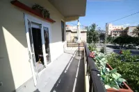 Full Home, by Meta House!