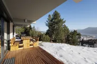 Apartment on the ground floor with terrace. Nice view.100m from the slopes.Quiet