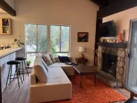 Charming 1-bedroom townhome in welcoming Tahoe City with WiFi Hotels in Dollar Point
