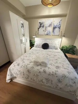 Aesthetic Cozy Apartment Condo With Pool Balcony & Deck