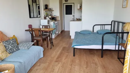 Fully equipped studio with balcony Отели в г. Монришар Валь де Шер