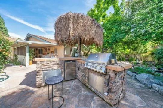 Hidden Paradise｜ BBQ & Fish Pond