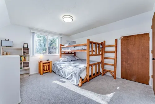 Lovely Mt. Cabin near Mt. Hood with Wood Stove & Hot Tub