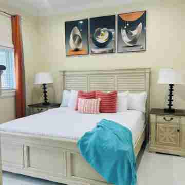 Modern & Cozy 2-Bedroom Apartment Rooms