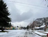 Your private suite awaits.Half a block from Gryro park. Quite safe area! Hotels in Trail