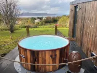 Modern cabin with stunning views & private hot tub
