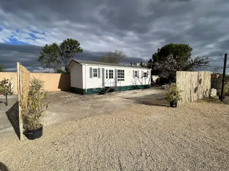 Superb mobile home with barbecue