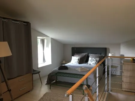 Charming T2 duplex amidst vineyards Pets welcome Отели в г. Шарне-ле-Макон