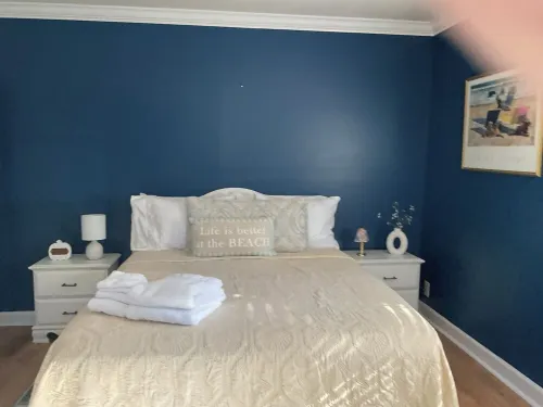 Charming 2-bedroom Oceanside apartment in the heart of Emerald Isle